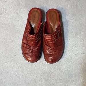 BareTraps leather, red sandals 8 M